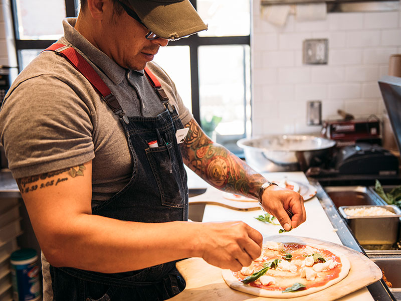 Oakville Grocery chef making woodfired pizza